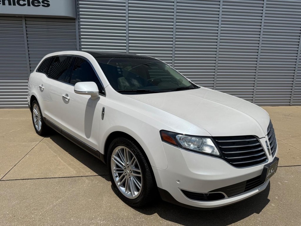 Lincoln MKT Vehicle Full-screen Gallery Image 32