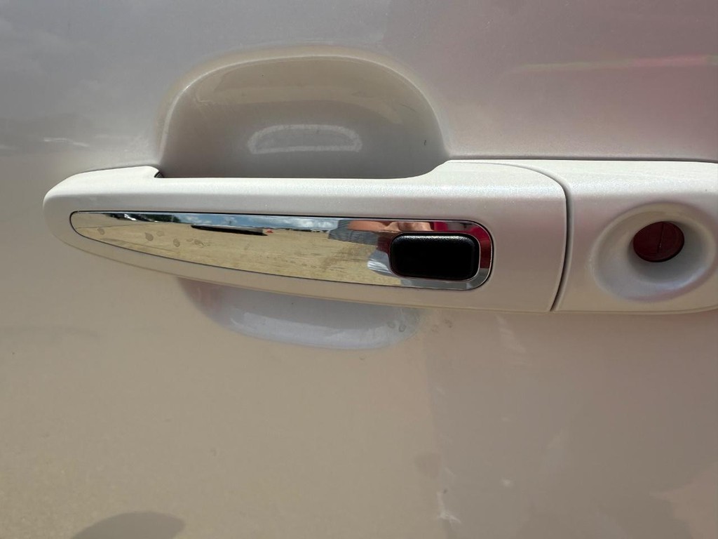 Lincoln MKT Vehicle Full-screen Gallery Image 33