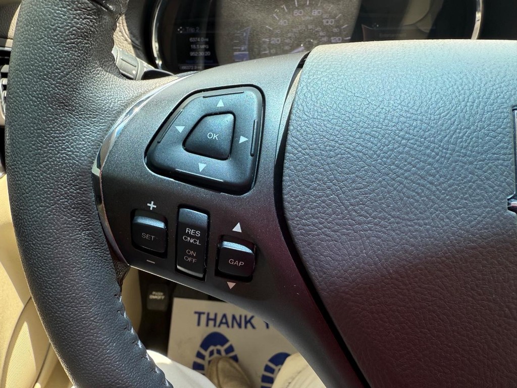 Lincoln MKT Vehicle Full-screen Gallery Image 37