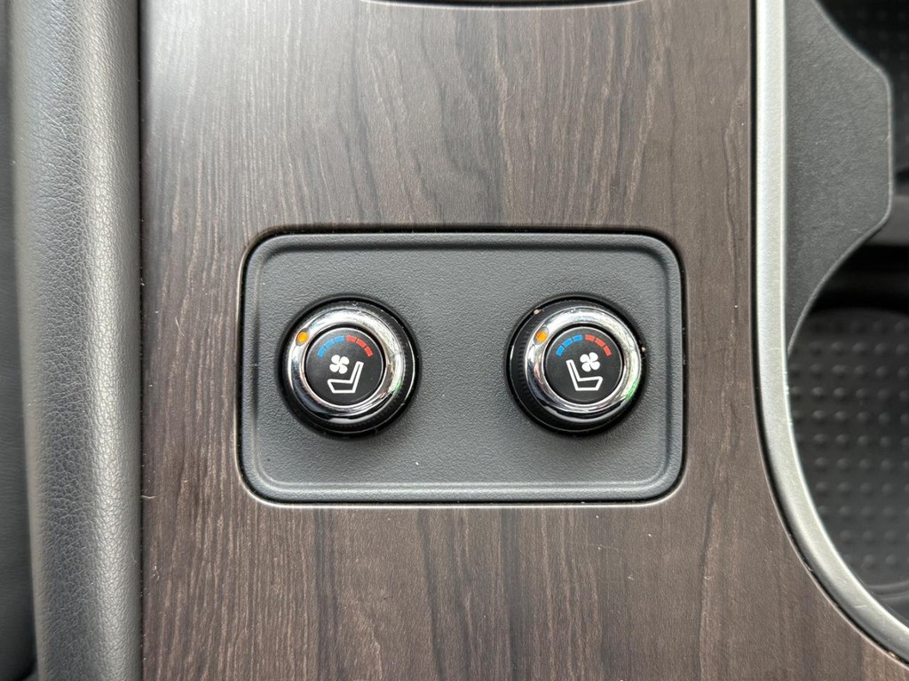 Nissan Murano Vehicle Full-screen Gallery Image 04