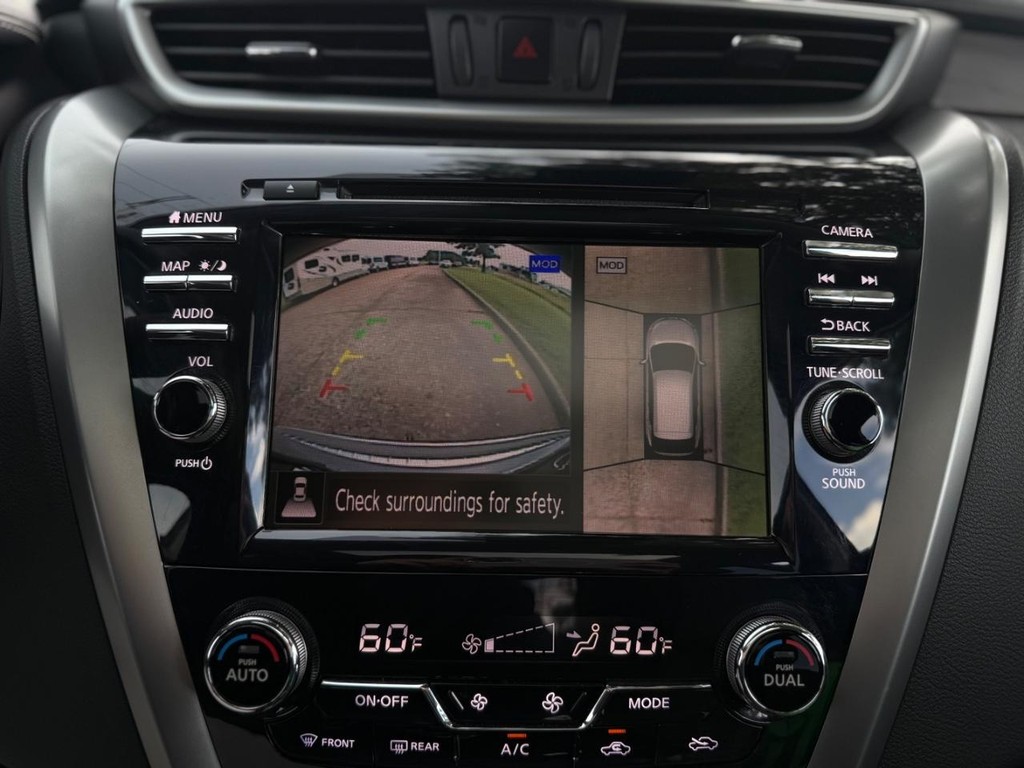 Nissan Murano Vehicle Full-screen Gallery Image 06
