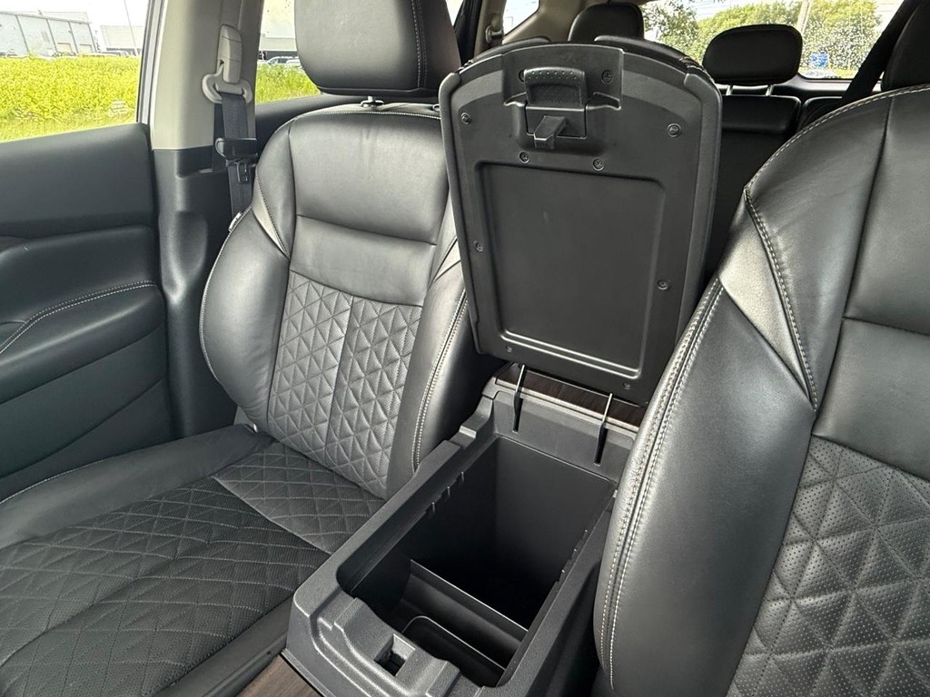 Nissan Murano Vehicle Full-screen Gallery Image 08