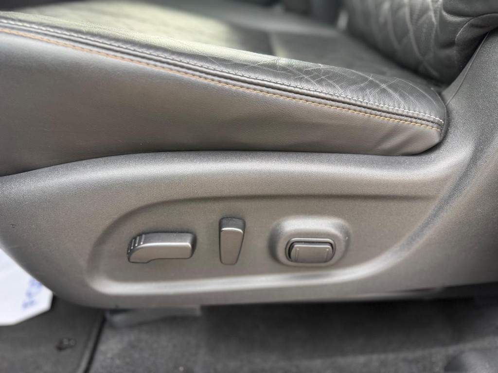 Nissan Murano Vehicle Full-screen Gallery Image 10