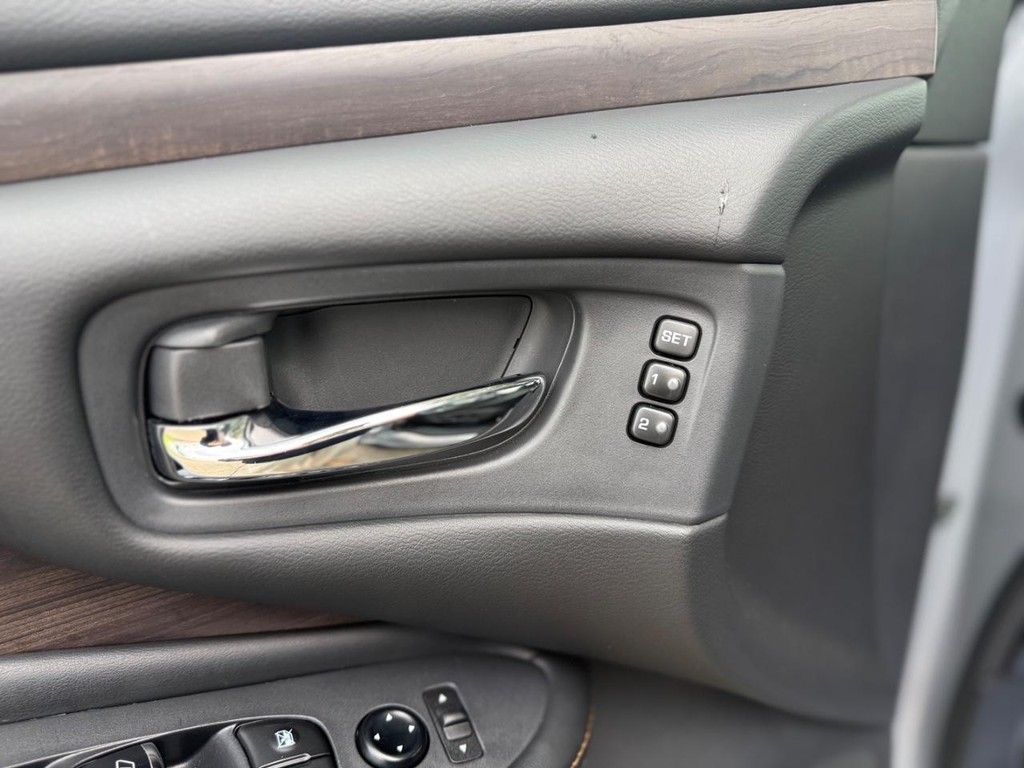 Nissan Murano Vehicle Full-screen Gallery Image 11
