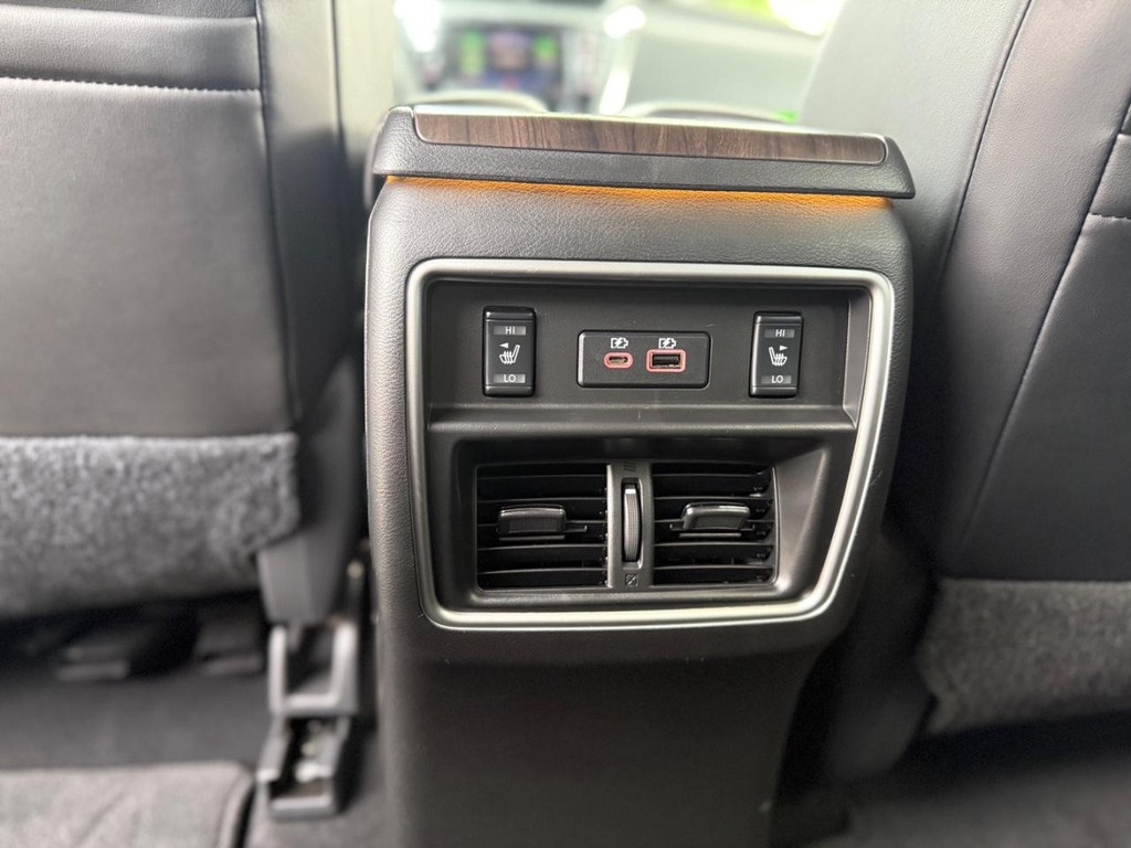 Nissan Murano Vehicle Full-screen Gallery Image 12