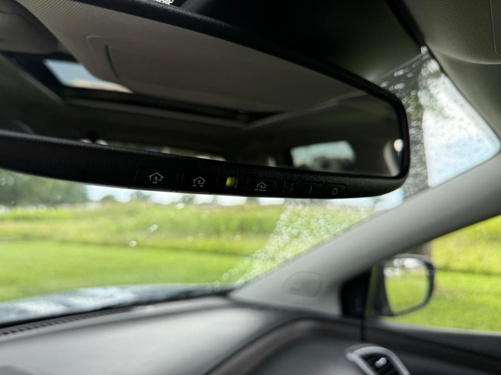 Nissan Murano Vehicle Full-screen Gallery Image 16