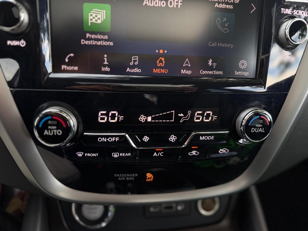 Nissan Murano Vehicle Full-screen Gallery Image 19