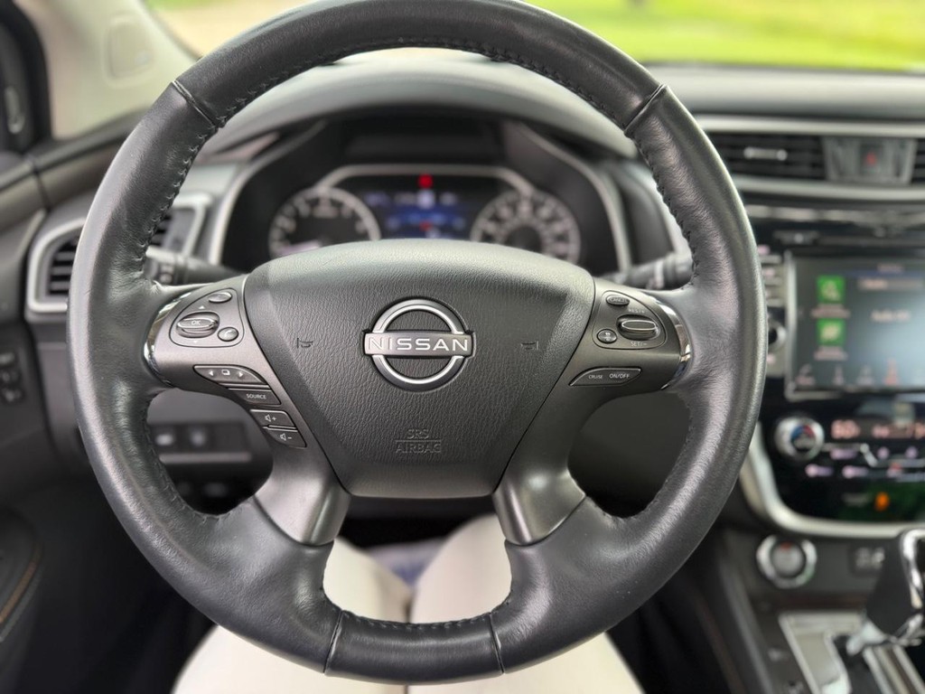 Nissan Murano Vehicle Full-screen Gallery Image 21