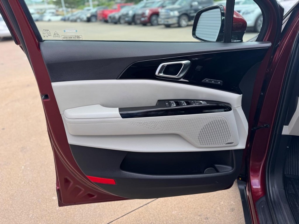 Kia Carnival Vehicle Full-screen Gallery Image 06