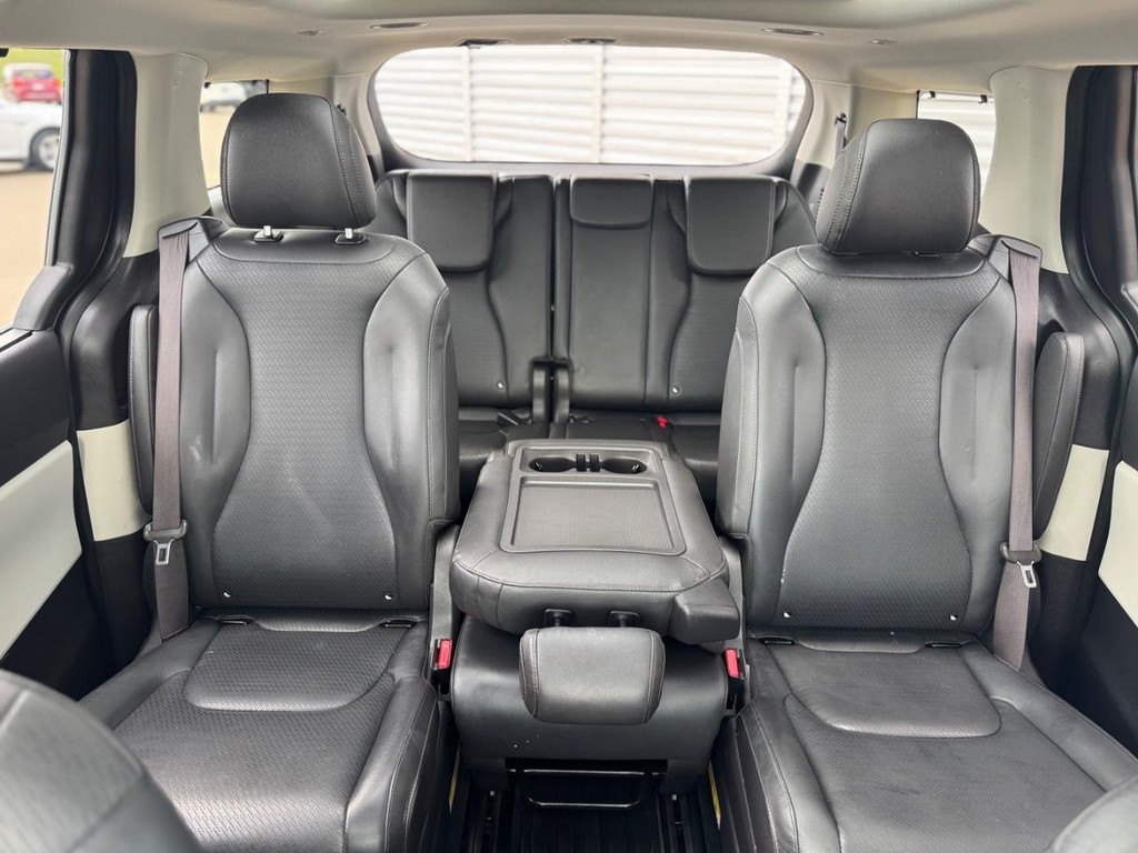 Kia Carnival Vehicle Full-screen Gallery Image 18