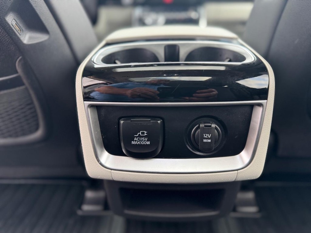 Kia Carnival Vehicle Full-screen Gallery Image 20