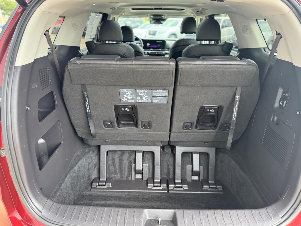 Kia Carnival Vehicle Full-screen Gallery Image 25