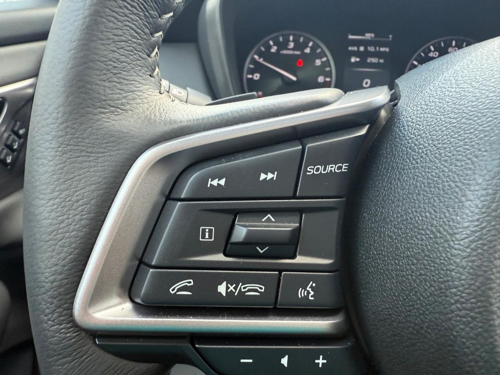 Subaru Outback Vehicle Full-screen Gallery Image 16