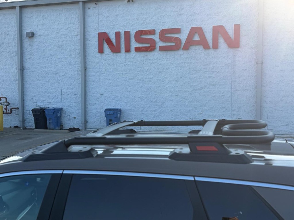 Nissan Rogue Vehicle Full-screen Gallery Image 05