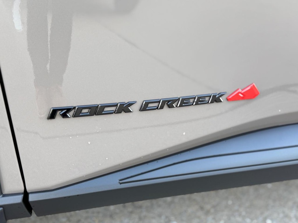 Nissan Rogue Vehicle Full-screen Gallery Image 06