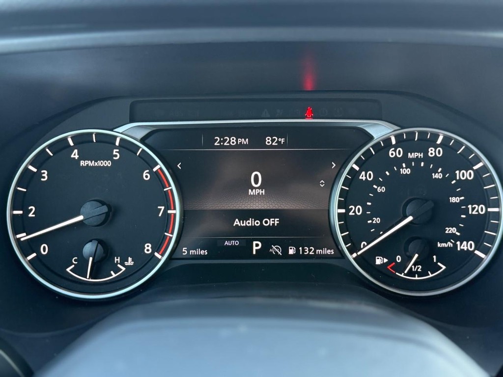 Nissan Rogue Vehicle Full-screen Gallery Image 11