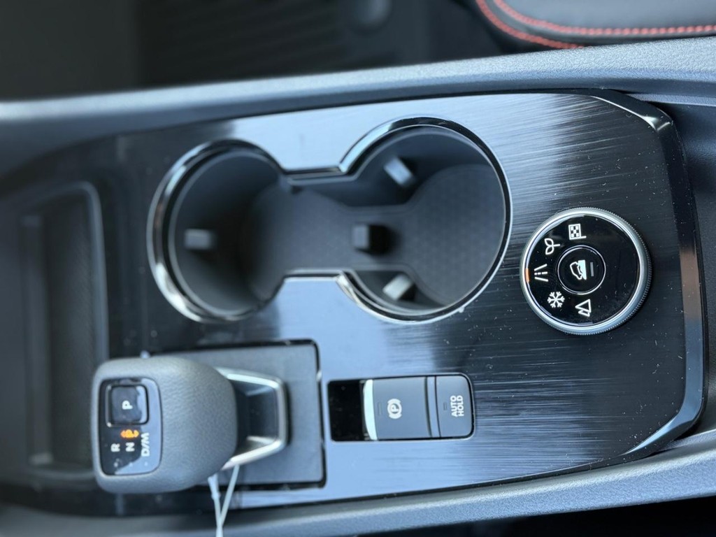 Nissan Rogue Vehicle Full-screen Gallery Image 14