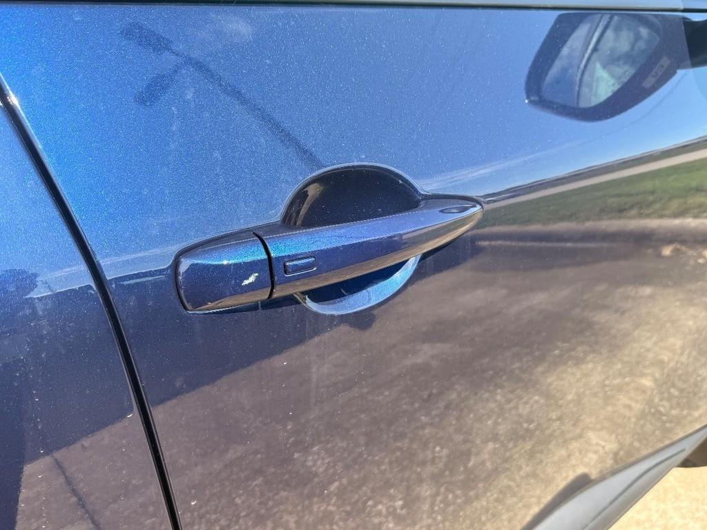 Nissan Rogue Vehicle Full-screen Gallery Image 17