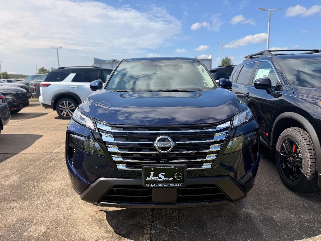 Nissan Rogue Vehicle Full-screen Gallery Image 18