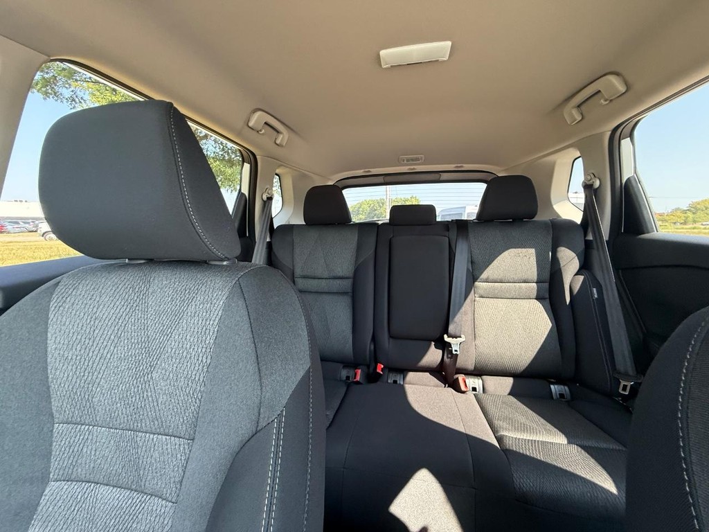 Nissan Rogue Vehicle Full-screen Gallery Image 06