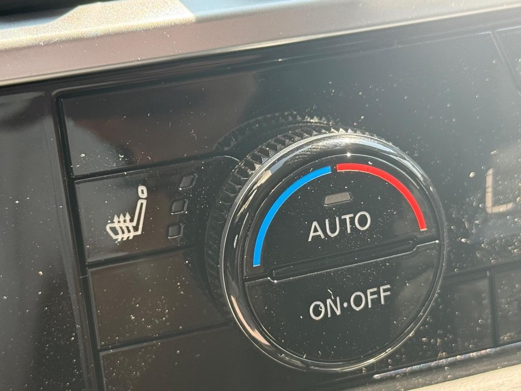 Nissan Pathfinder Vehicle Full-screen Gallery Image 04