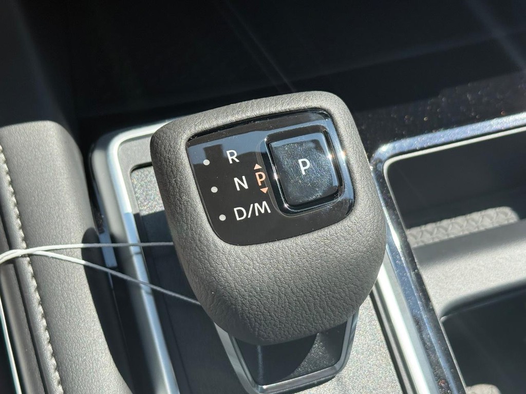 Nissan Pathfinder Vehicle Full-screen Gallery Image 06