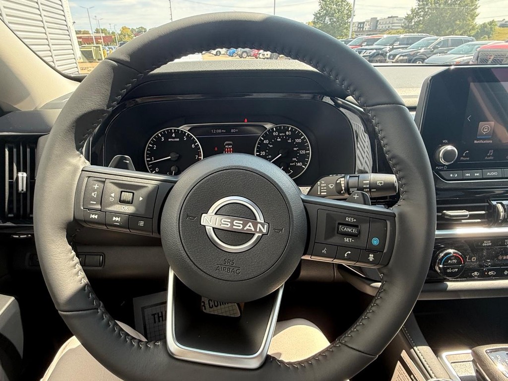 Nissan Pathfinder Vehicle Full-screen Gallery Image 08