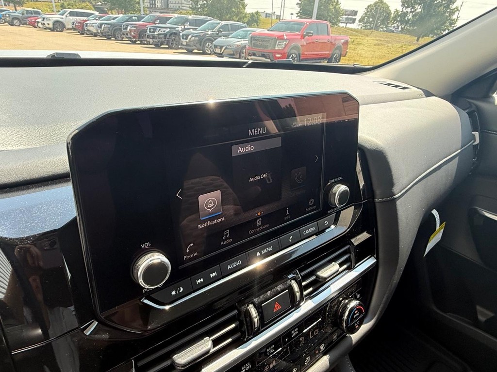 Nissan Pathfinder Vehicle Full-screen Gallery Image 09