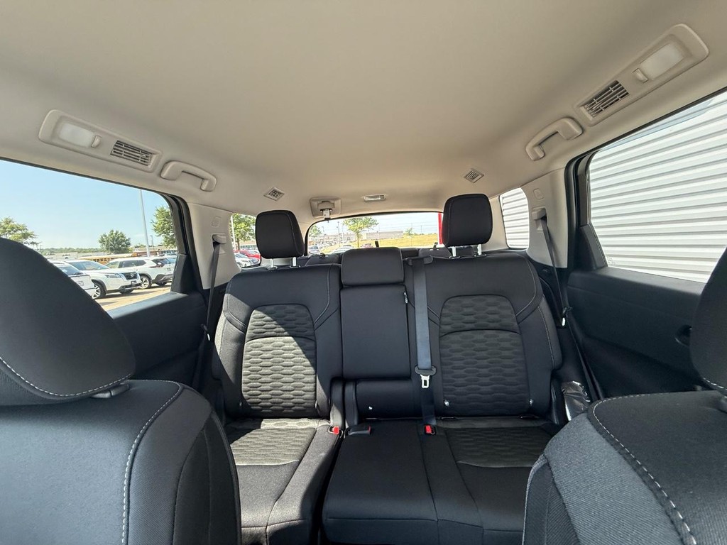 Nissan Pathfinder Vehicle Full-screen Gallery Image 12