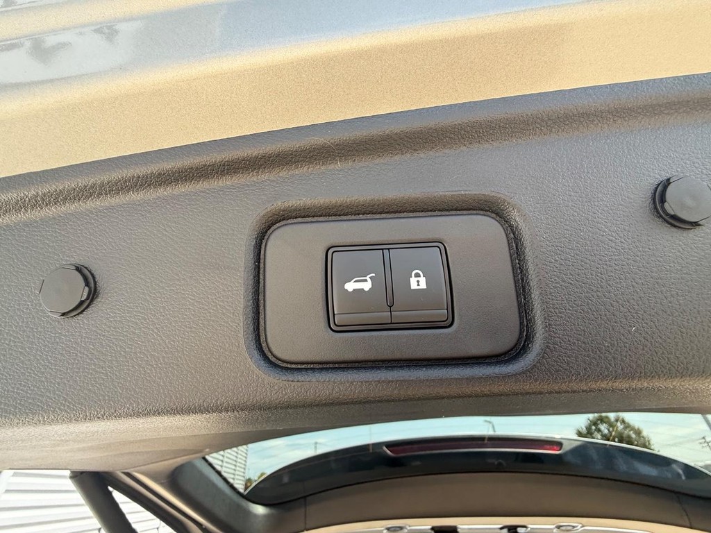 Nissan Pathfinder Vehicle Full-screen Gallery Image 23