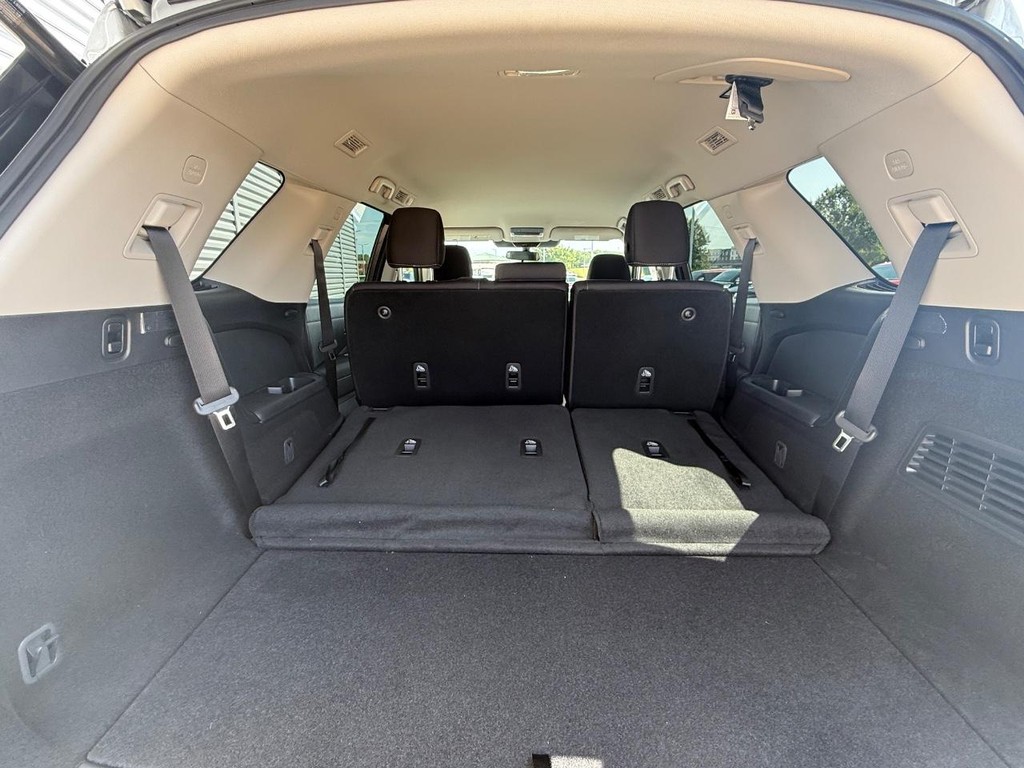 Nissan Pathfinder Vehicle Full-screen Gallery Image 24