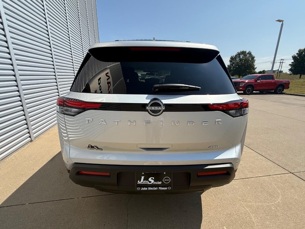 Nissan Pathfinder Vehicle Full-screen Gallery Image 27