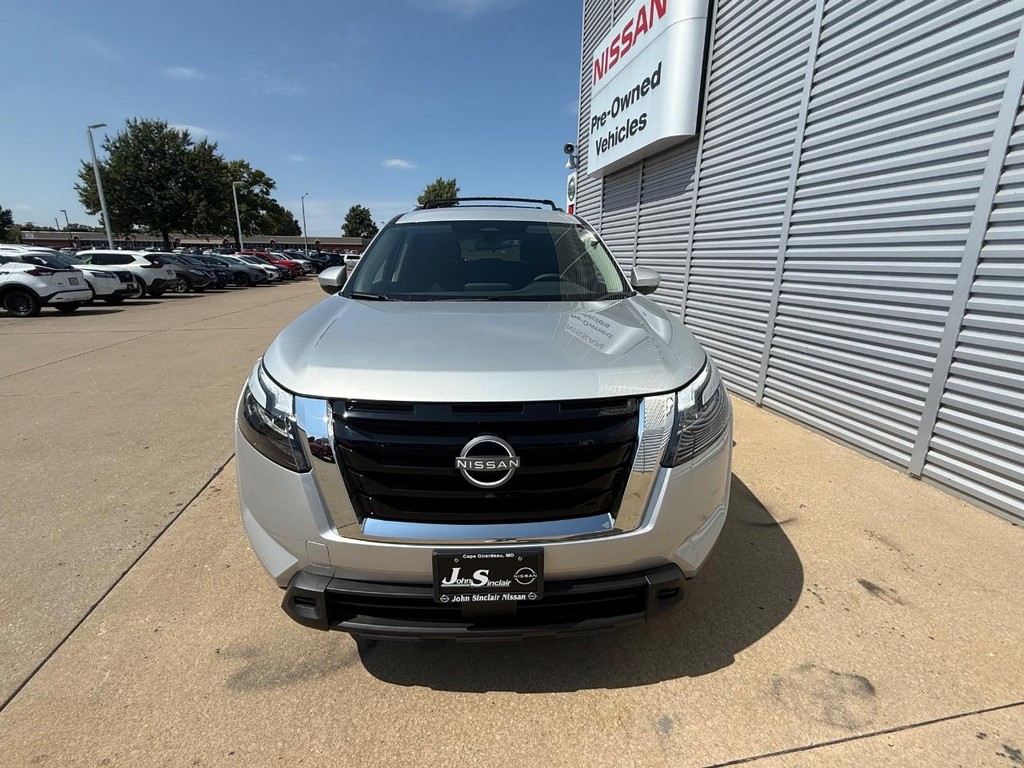 Nissan Pathfinder Vehicle Full-screen Gallery Image 30