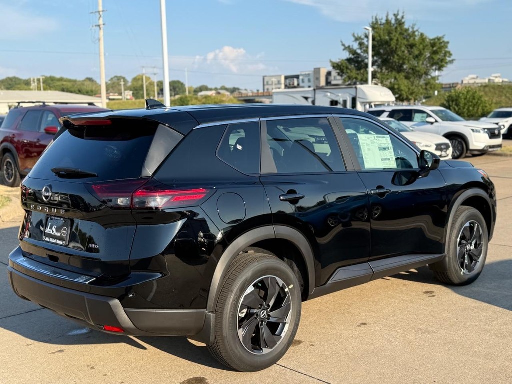 Nissan Rogue Vehicle Full-screen Gallery Image 04