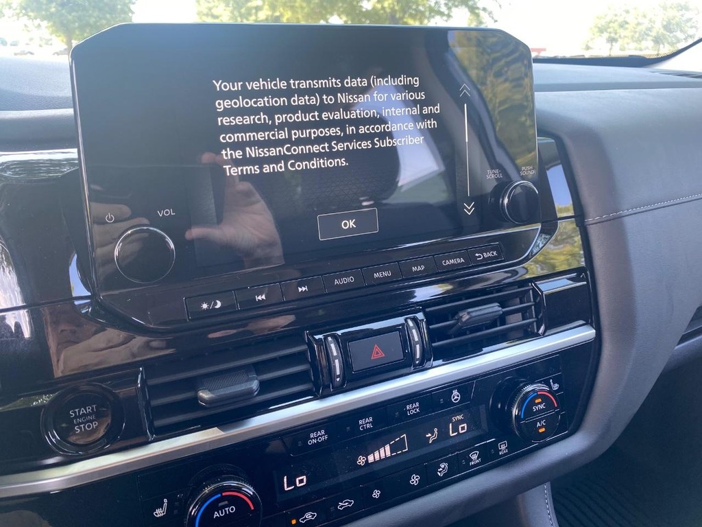 Nissan Pathfinder Vehicle Full-screen Gallery Image 05