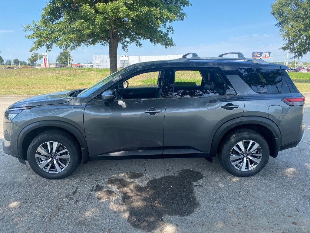 Nissan Pathfinder Vehicle Full-screen Gallery Image 06