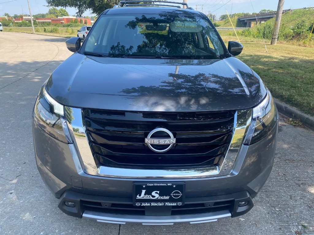 Nissan Pathfinder Vehicle Full-screen Gallery Image 07