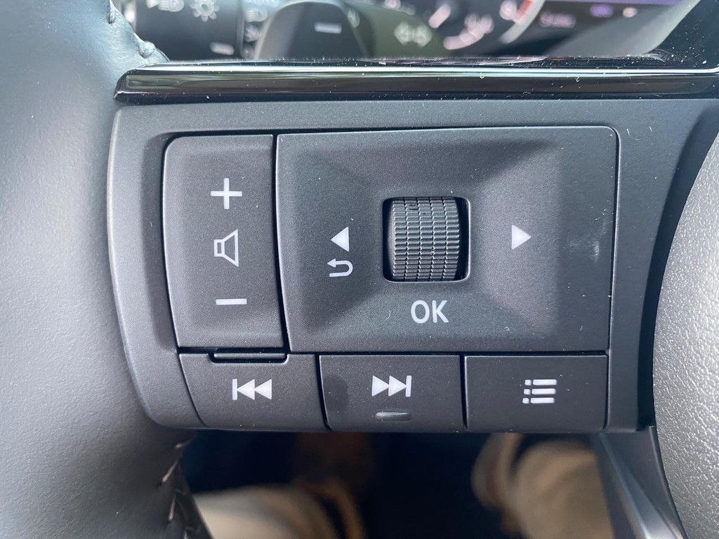 Nissan Pathfinder Vehicle Full-screen Gallery Image 09