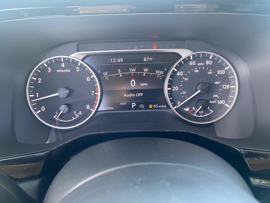 Nissan Pathfinder Vehicle Full-screen Gallery Image 11