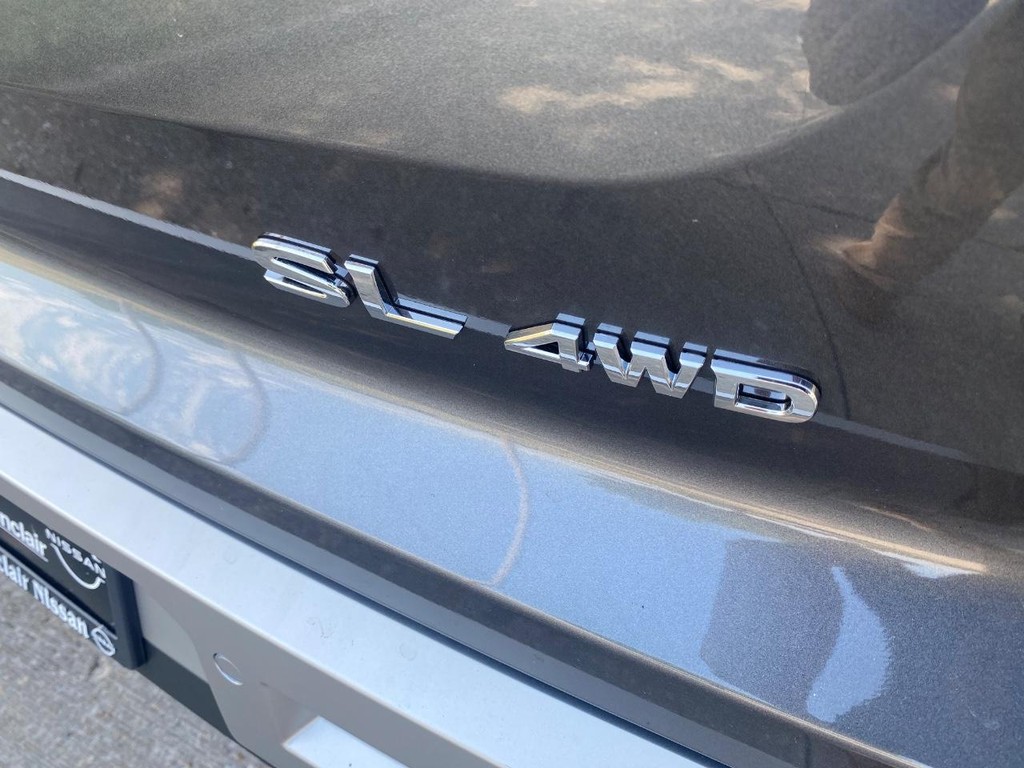 Nissan Pathfinder Vehicle Full-screen Gallery Image 13