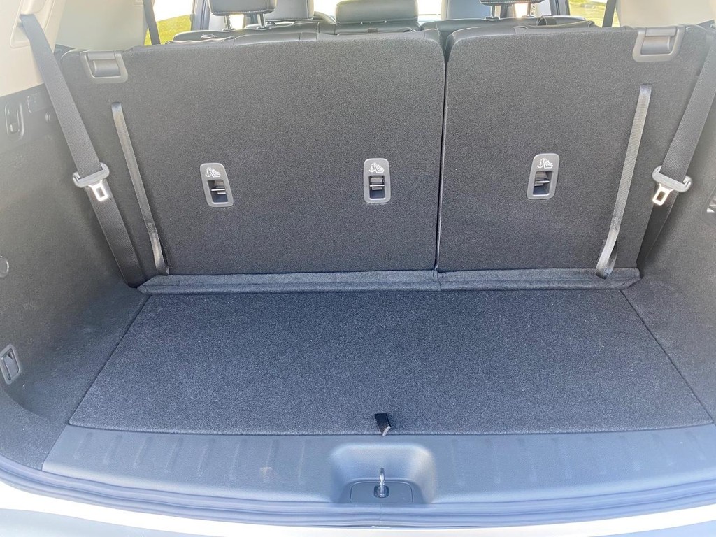 Nissan Pathfinder Vehicle Full-screen Gallery Image 14