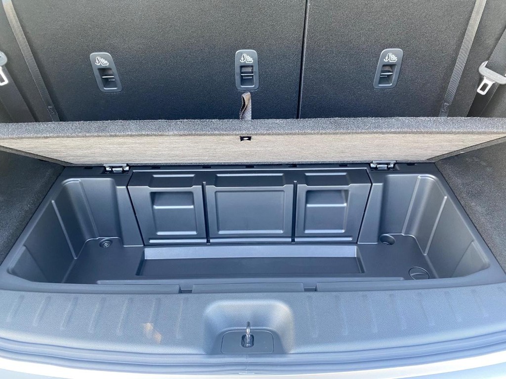 Nissan Pathfinder Vehicle Full-screen Gallery Image 15