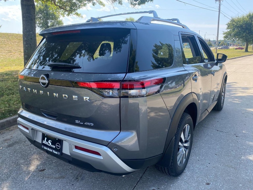 Nissan Pathfinder Vehicle Full-screen Gallery Image 19