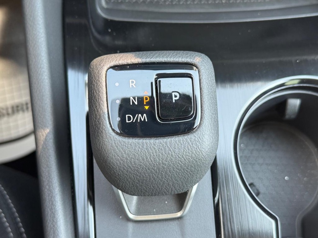 Nissan Rogue Vehicle Full-screen Gallery Image 08