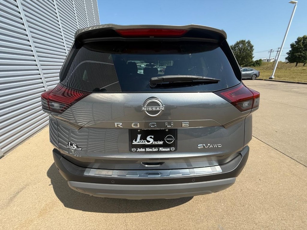 Nissan Rogue Vehicle Full-screen Gallery Image 21