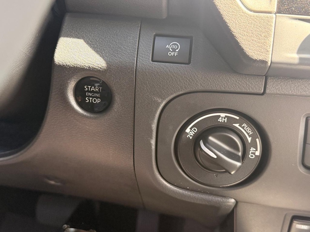 Nissan Frontier Vehicle Full-screen Gallery Image 07