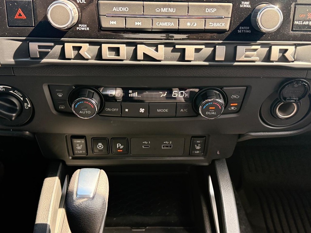 Nissan Frontier Vehicle Full-screen Gallery Image 08