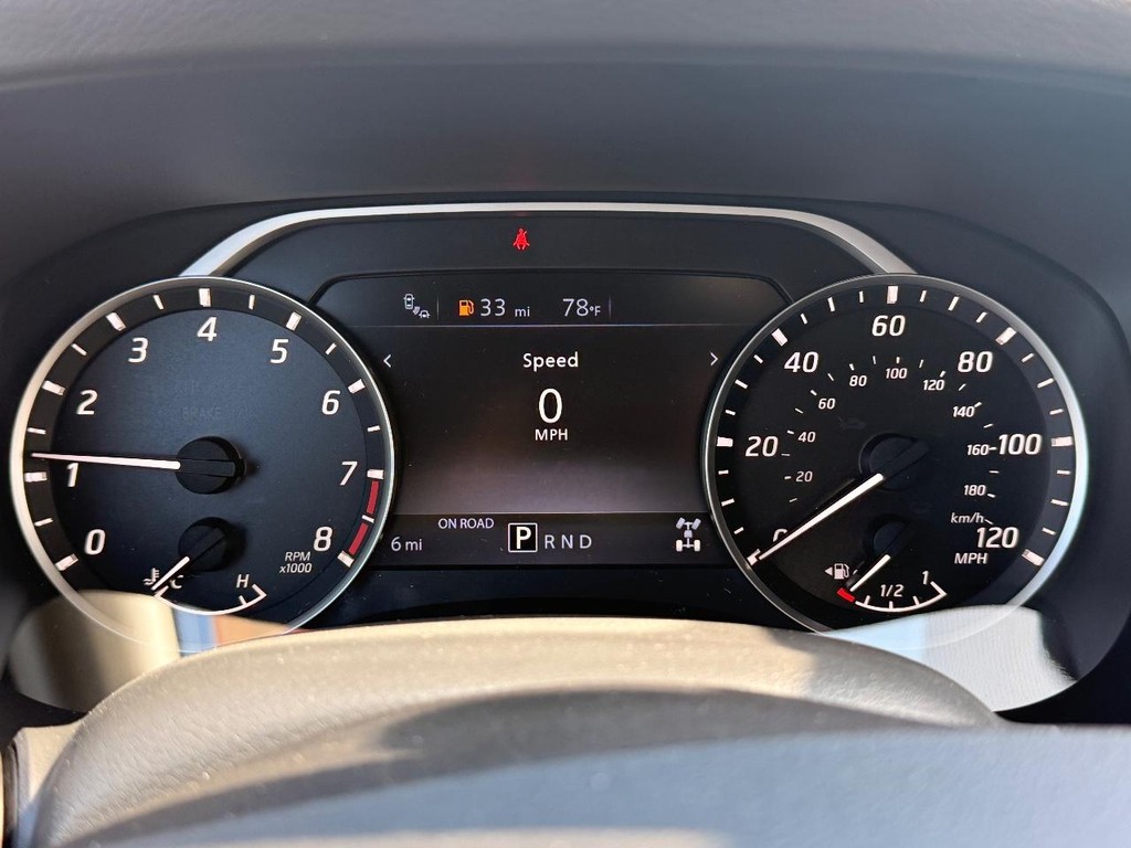 Nissan Frontier Vehicle Full-screen Gallery Image 10