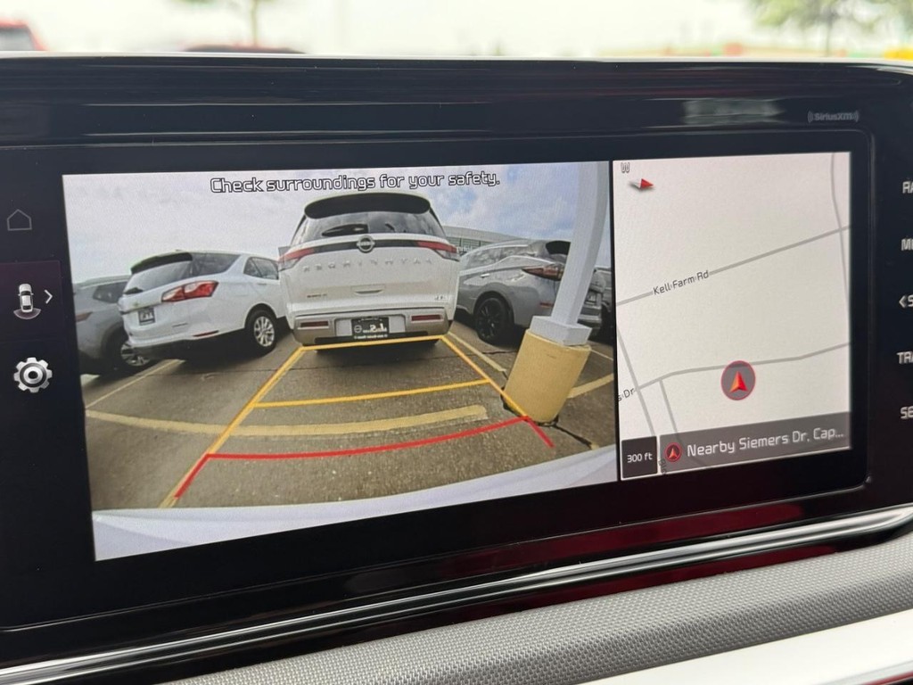 Kia K5 Vehicle Full-screen Gallery Image 02