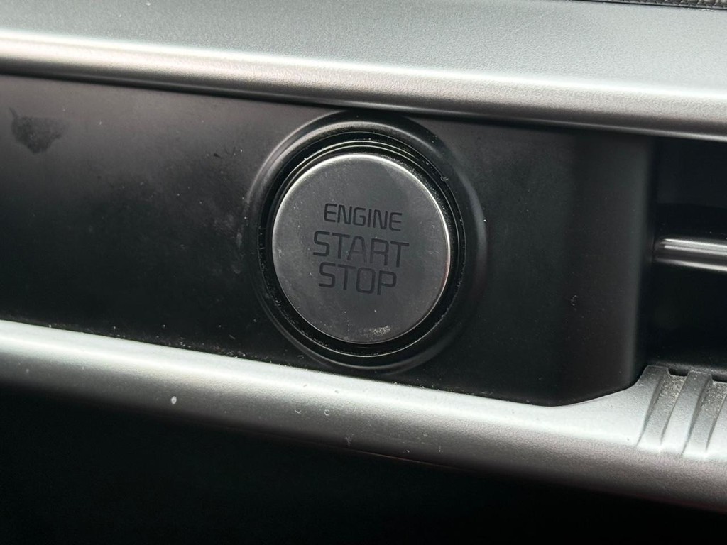 Kia K5 Vehicle Full-screen Gallery Image 03